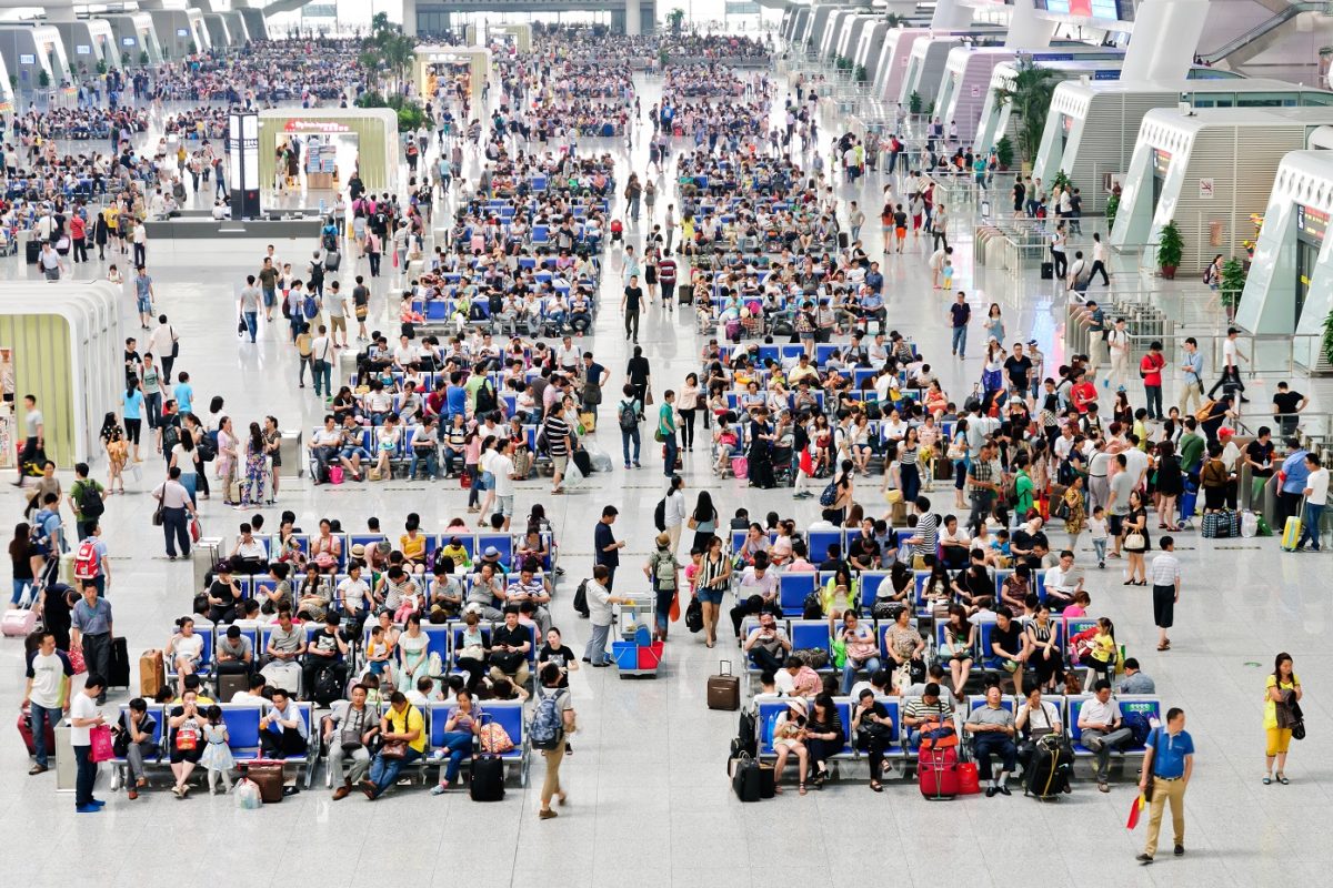 Egy hős ápolónő, aki leharapta saját műkörmeit, hogy életet mentsen a pályaudvaron