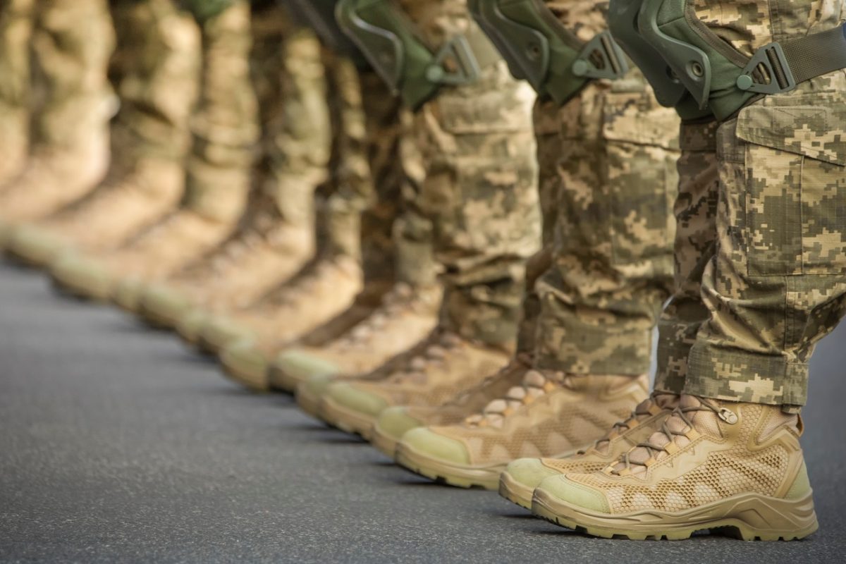 Beismerte bűnét a volt brit katonatiszt, akinek zaklatása után öngyilkos lett egy 19 éves katona