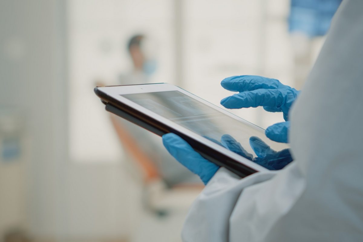 Meghökkentő fogorvosi mulasztás – pokoli fájdalom, 14 millió forintos kártérítés