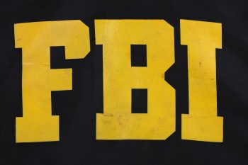 Az FBI megtalálta a gyilkost fegyvert, folytatódik a nagy hajtóvadászat Charlie Kirk gyilkosa után
