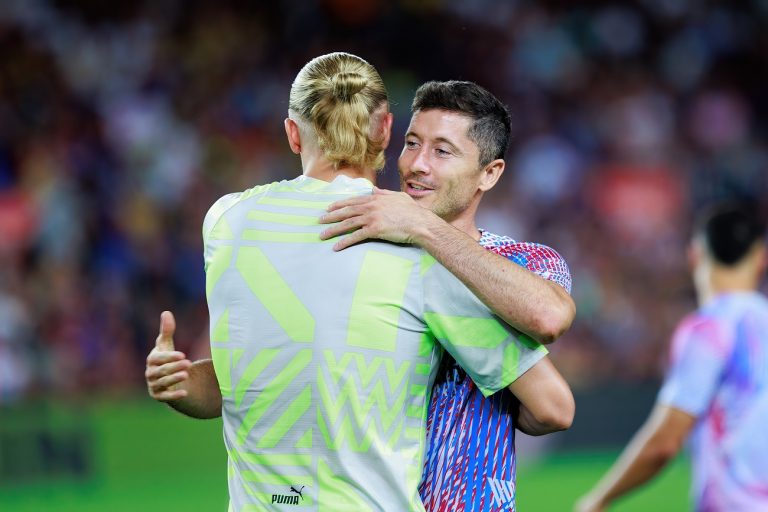 Lewandowski távozása után Haaland lehet a Barcelona új vezére