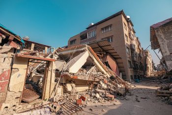 Legalább 500 halálos áldozatot követelt a 6,0-es erősségű földrengés Afganisztánban