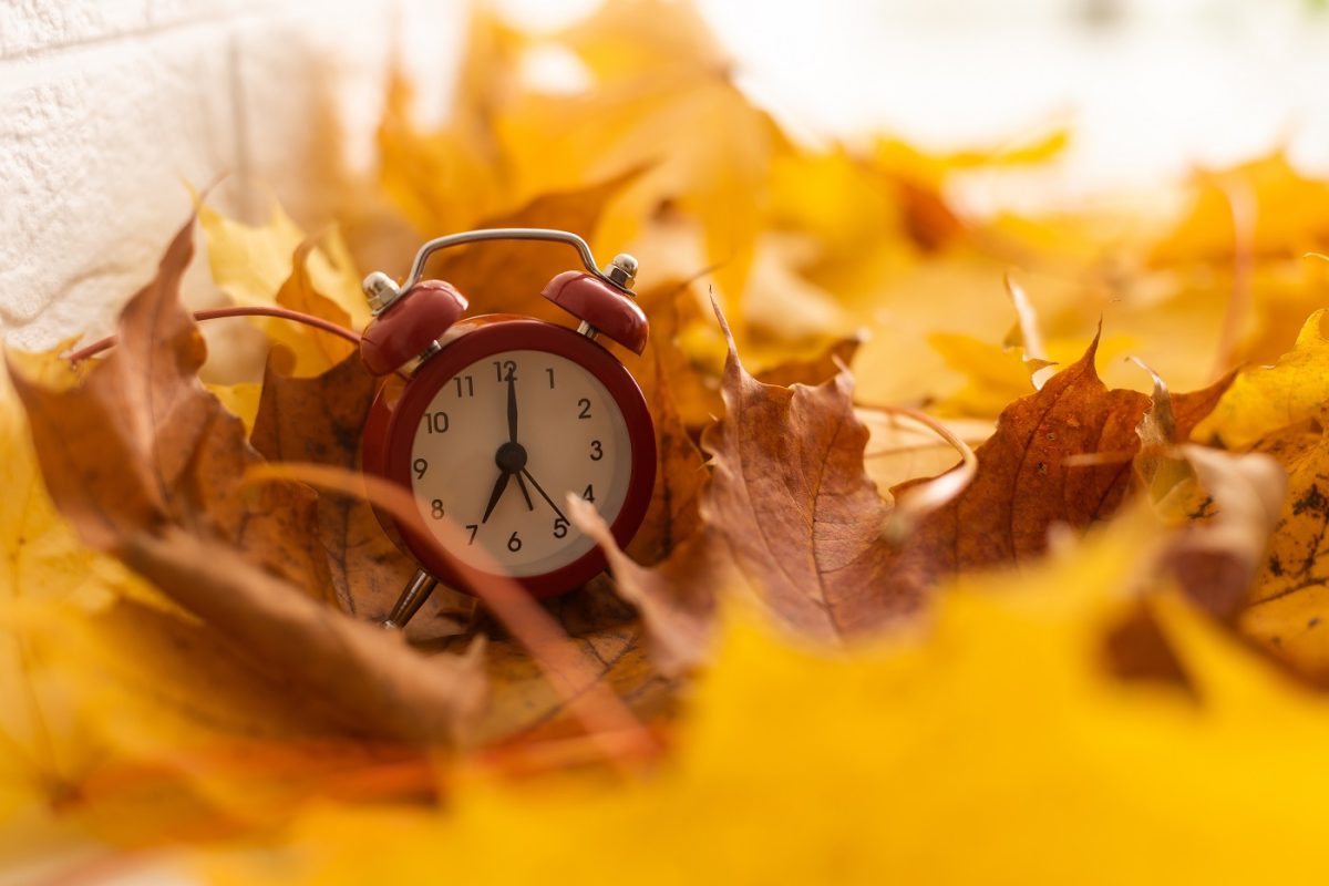 Jön a téli időszámítás – plusz egy óra pihenő, de valóban jó ez nekünk?