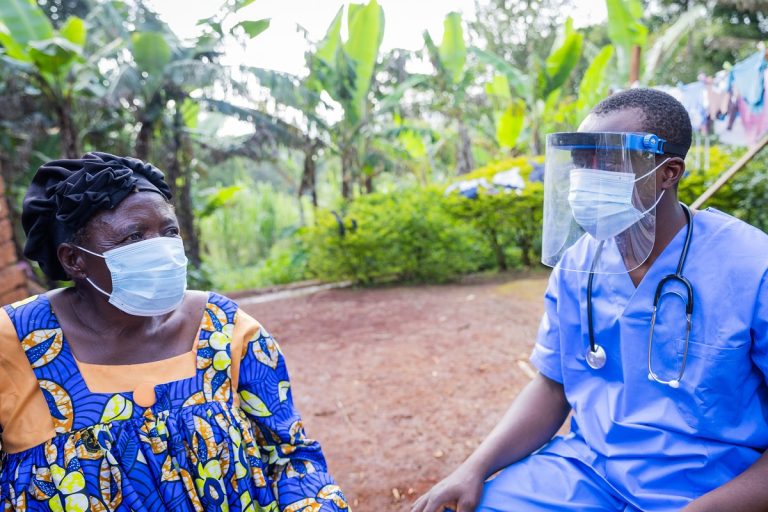 Megkezdődött az Ebola elleni oltás Kongóban, több tízezer új vakcina érkezik