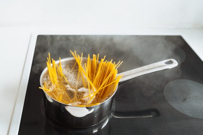 Szivárvány tészta – így lesz a hétköznapi tésztából ízbomba