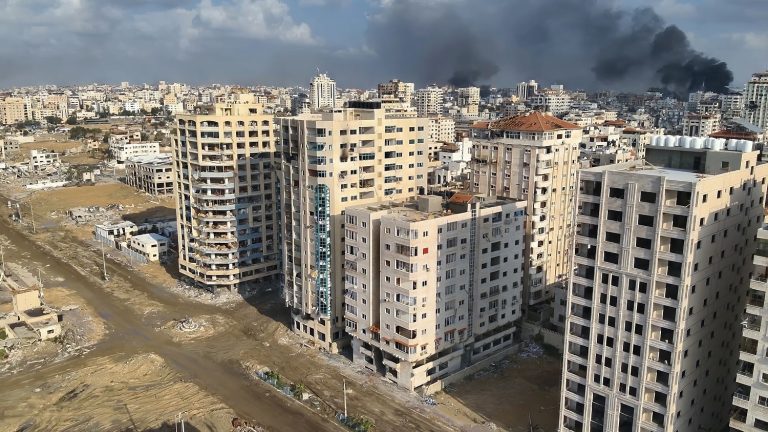 Tömeges menekülésbe kezdtek az emberek Gáza városban