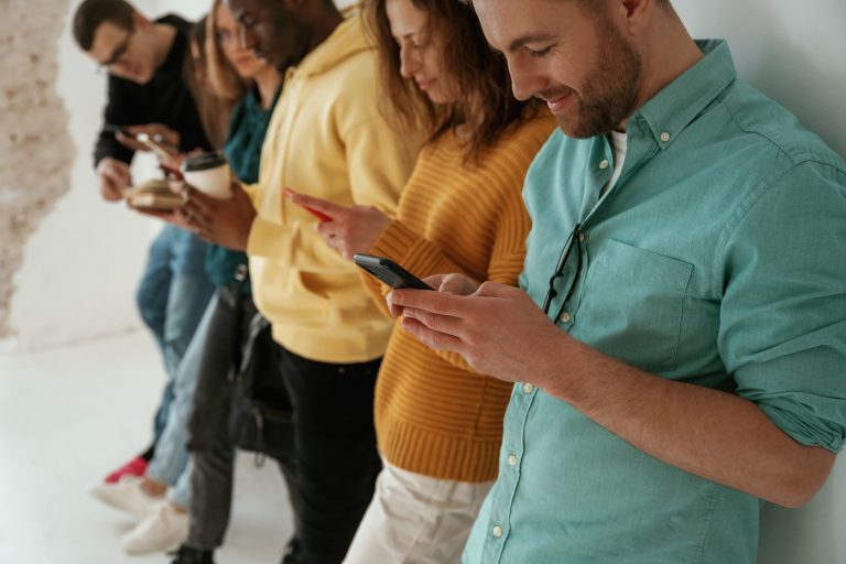 10 ok, amiért nem tudjuk letenni az okostelefonunkat