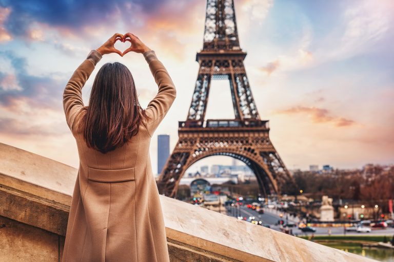 Több mint 130 év után női tudósok nevei is felkerülnek az Eiffel-toronyra