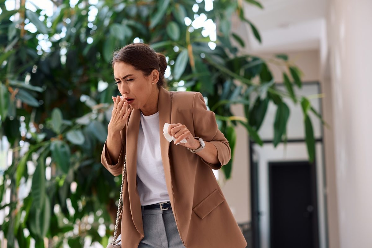 Egyre csak terjed az új Covid-variáns, furcsa tünetek jelentkeznek a betegeknél