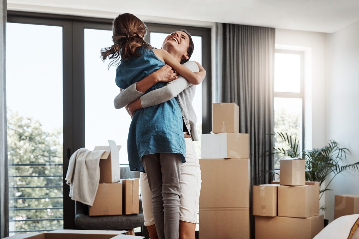 A 34 éves négygyermekes anya 5000 kilométerrel költözött arrébb a férjével és az ex-férjével közösen