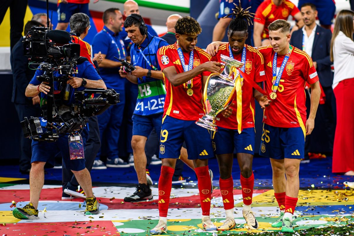 A spanyol szövetség határozottan cáfolja a Barcelona edzőjének állításait Yamalról