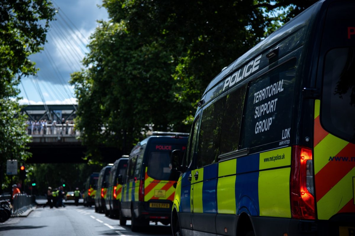 Elszakadt a cérna a briteknél – 110 ezren vonultak utcára Londonban a bevándorlásellenes tüntetésen