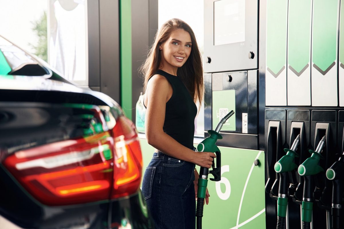 Újabb üzemanyagár-emelés jön: kedden drágul a benzin és a gázolaj