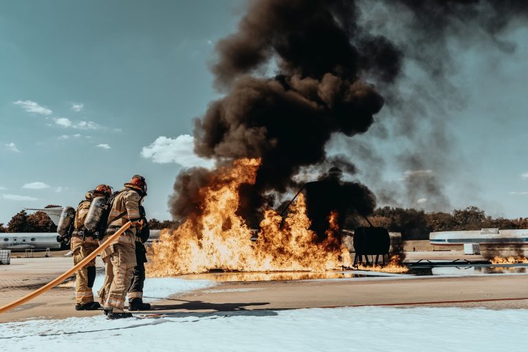 Tragédia a levegőben – két repülőgép ütközött össze leszállás közben (videó)