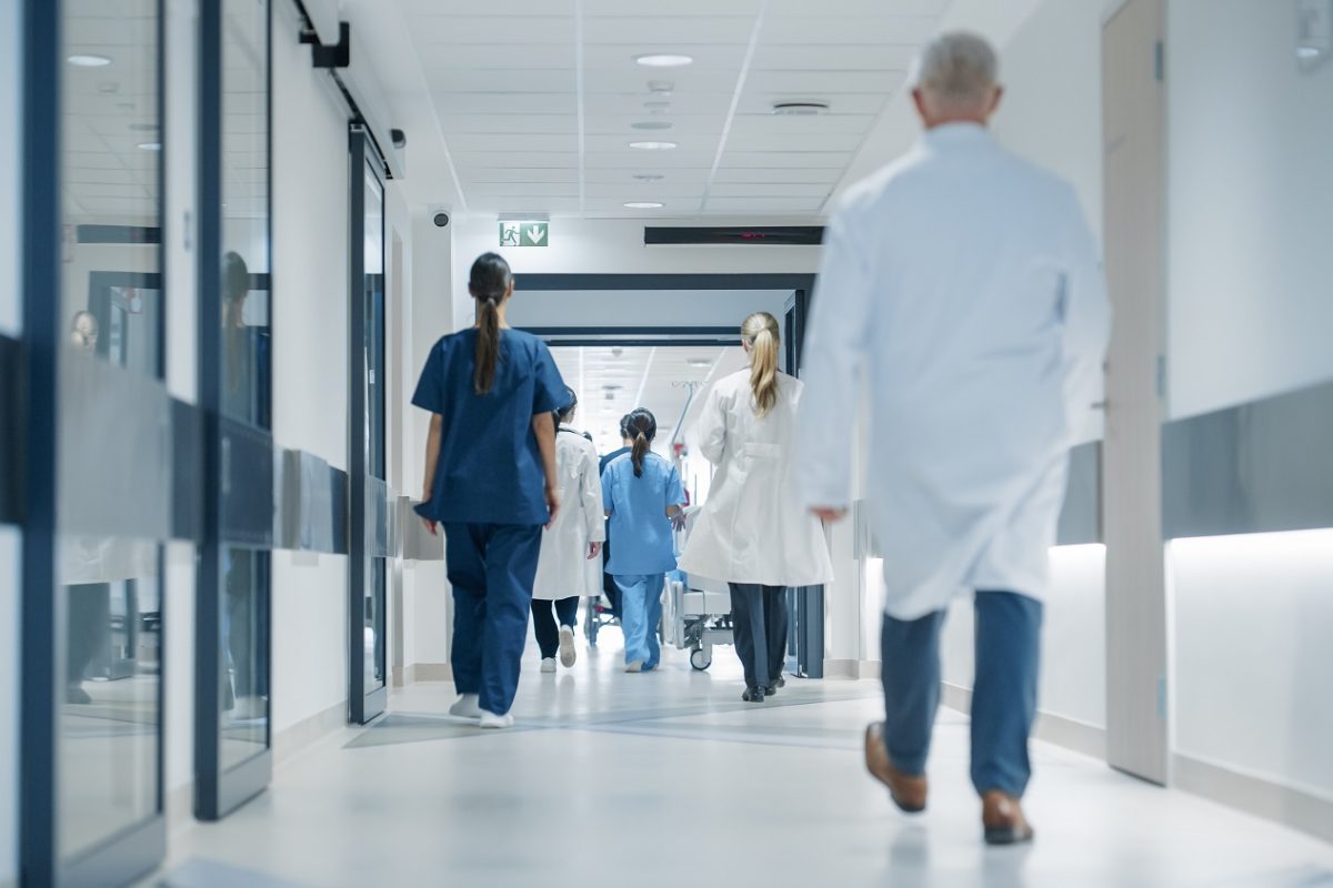 Haldokló fiát vitte kórházba az anya, de még megállt a McDonald’s-nál – a kisfiú nem élte túl