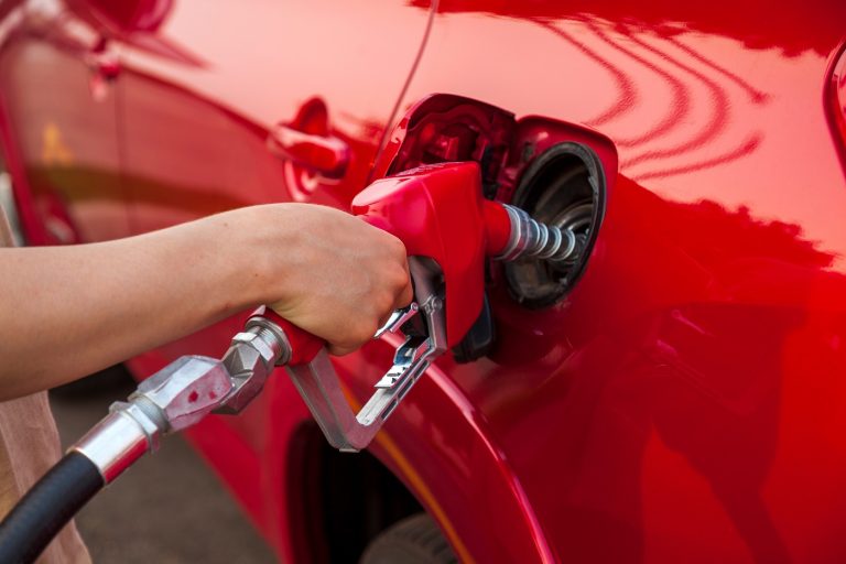 Jó híreket kaptak az autósok hétfőn az üzemanyagárakról