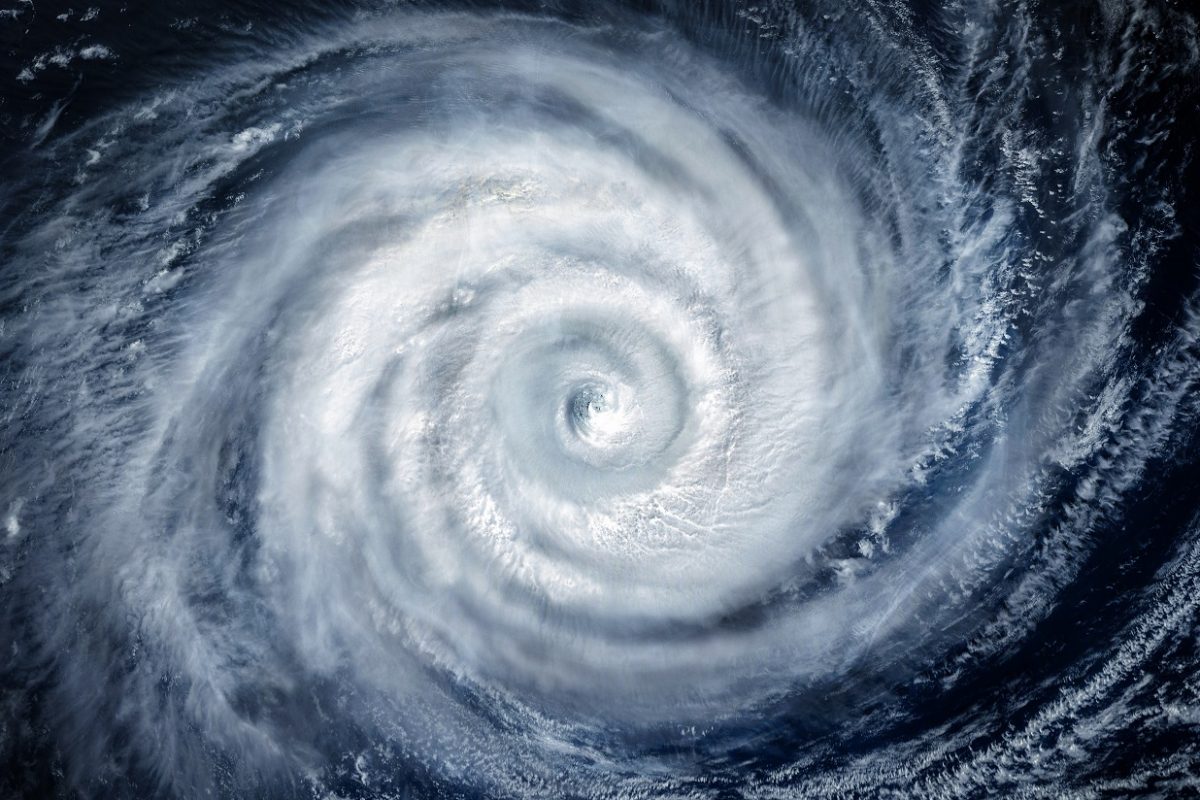 Emberek százezreit evakuálhatják egy monumentális szupertájfun miatt