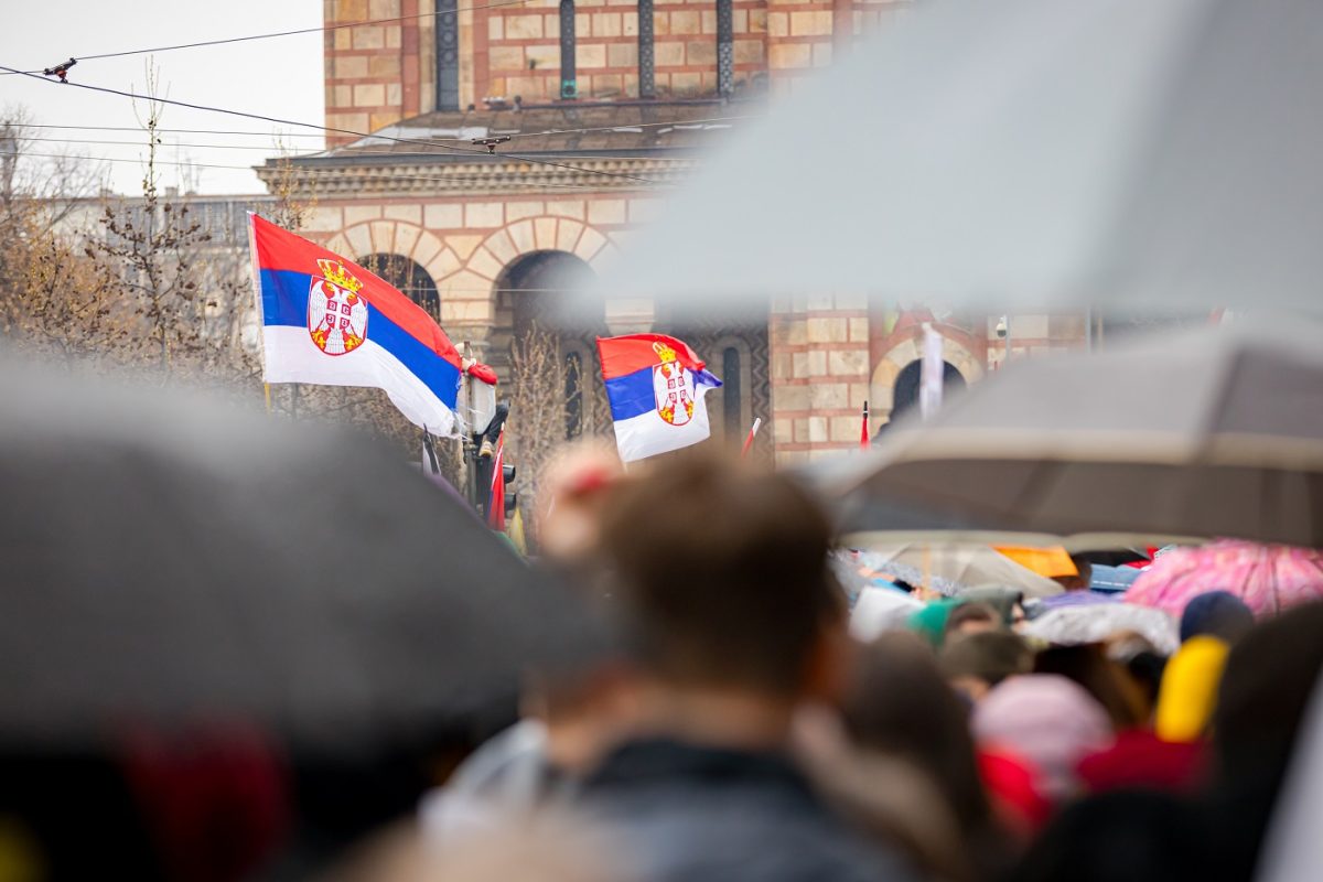 Súlyosbodik a helyzet a szomszédban – könnygázzal és hanggránáttal oszlatták a kormányellenes tüntetőket