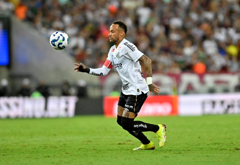 406 milliárd forintos örökség várhat Neymarra – egy ismeretlen milliárdos teljes vagyonát hagyta rá