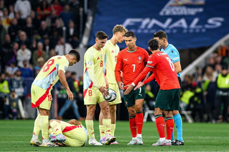 Ronaldo Szaúd-Arábiába csábítja Bruno Fernandest – az United kapitányának jövője bizonytalan
