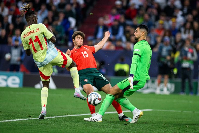 Nem kell a PSG-nek a Manchester City 120 millió eurója