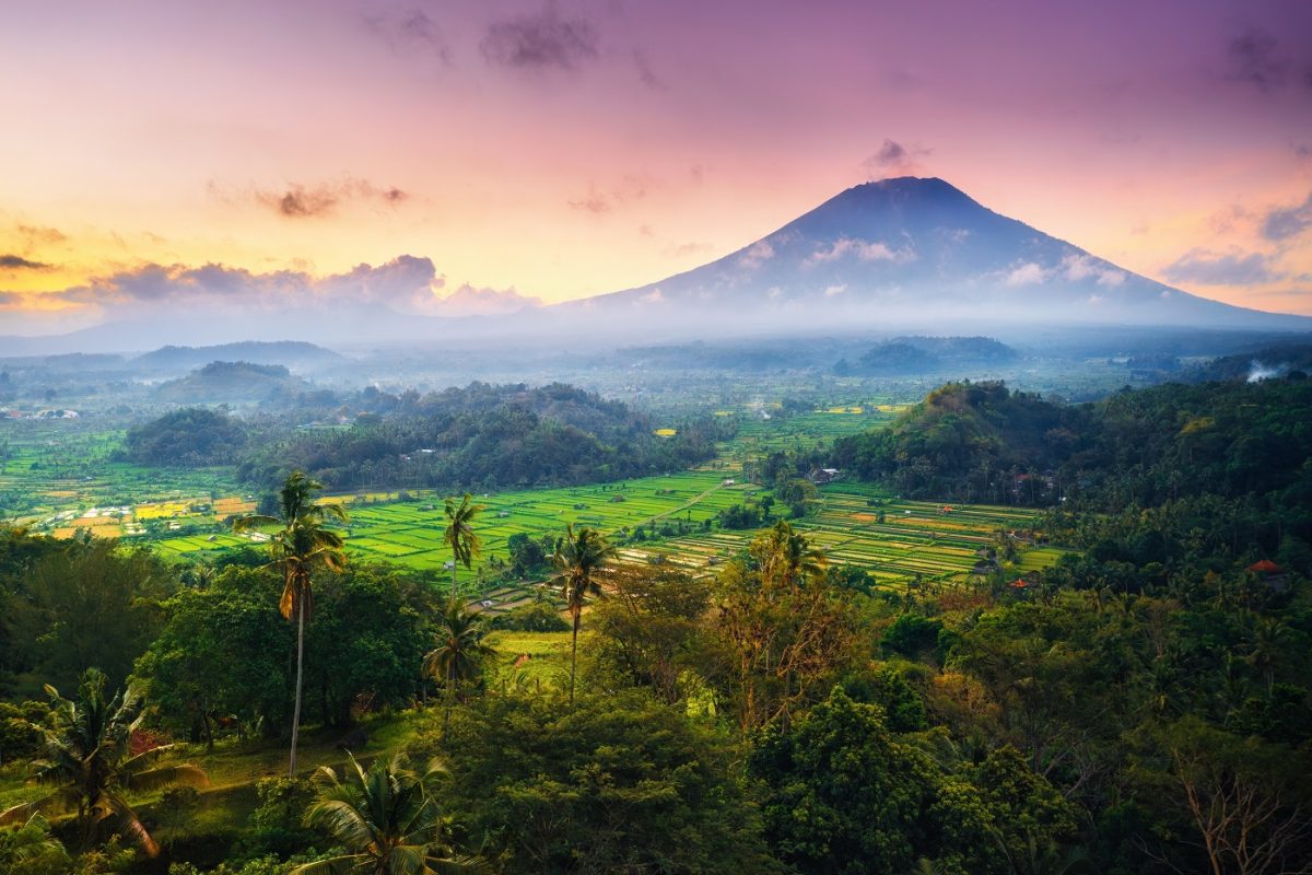 Egyedül utazni nőként – tapasztalatok és biztonsági tanácsok Balitól Indiáig