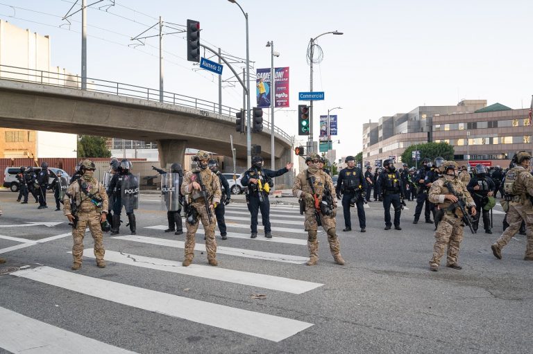 Rendesen bekeményít az amerikai kormány – megtisztítják a városokat az erőszaktól
