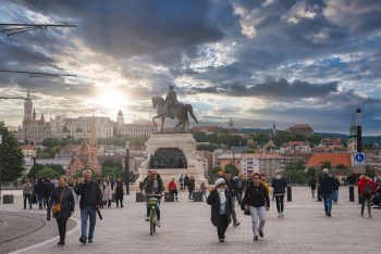 Így alakul a pénteki időjárás – sokfelé erősen borult lesz az ég