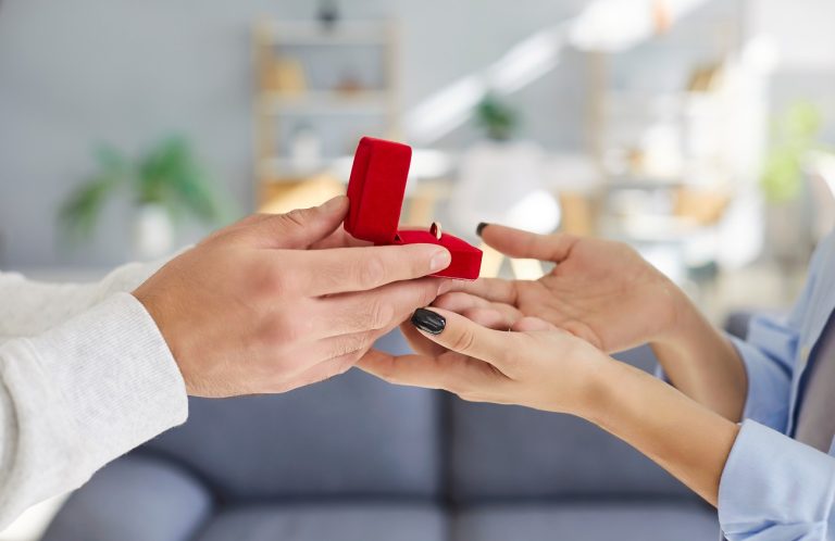 32 év korkülönbséggel kötöttek házasságot – a feleség 6 évvel idősebb saját anyósánál