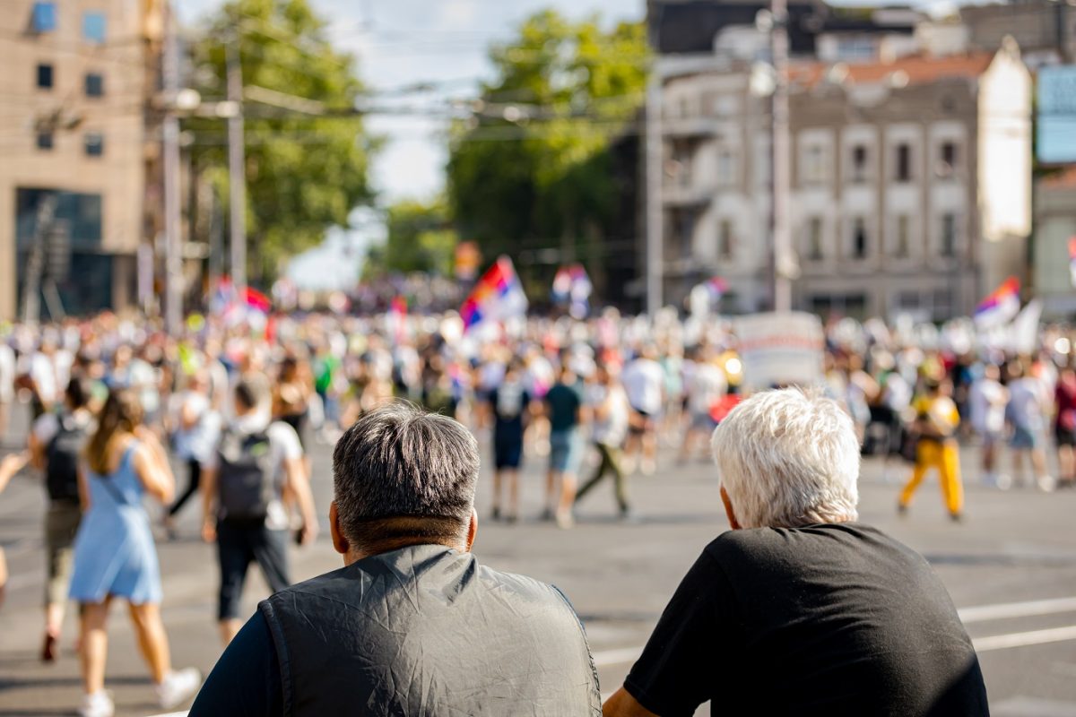 Nem enyhül a feszültség a szomszédunkban, rengeteg tüntető vonul utcára