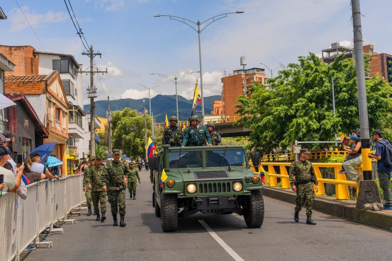 Kolumbiának elege van – leállítja az amerikai fegyvervásárlásokat a  drogvita miatt