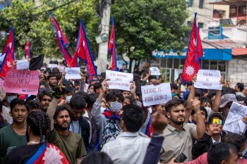 13 500 rab szökött meg a véres nepáli lázadás közepette, már több mint 50 halottról tudni