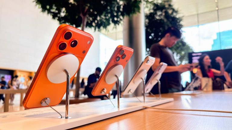 iPhone 17 Pro: szép, de karcolódik – érdemes egyáltalán tok nélkül használni?