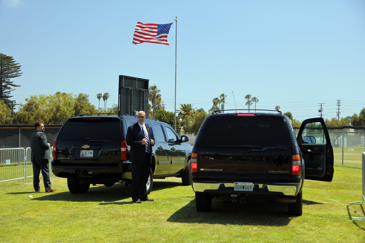 Felfüggesztettek egy titkosszolgálati ügynököt Charlie Kirkről írt durva bejegyzése miatt