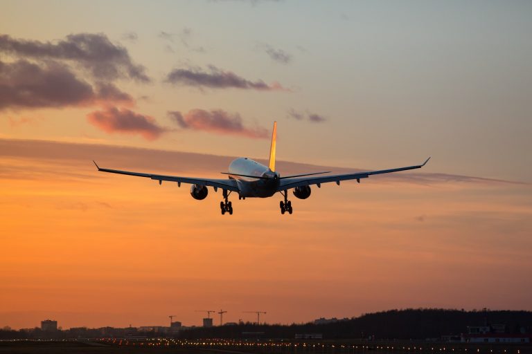 Egy 32 éves anya 8000 kilométert ingázik azért, hogy fedezze a számlákat