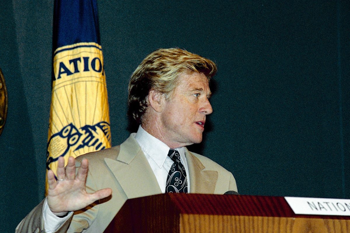 Óriási tömegek kezdték el nézni Robert Redford klasszikus filmjeit a legenda halála után