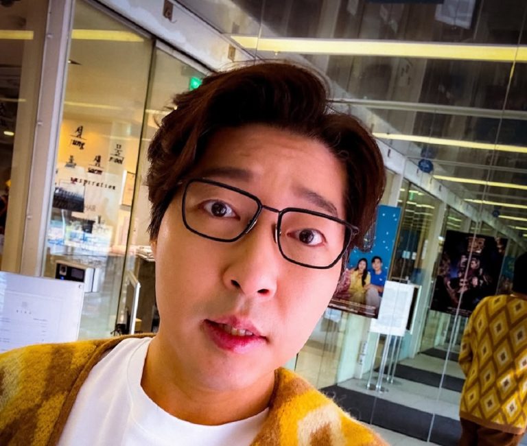 Tragikus hirtelenséggel elhunyt a híres YouTuber, élő adás közben lett rosszul