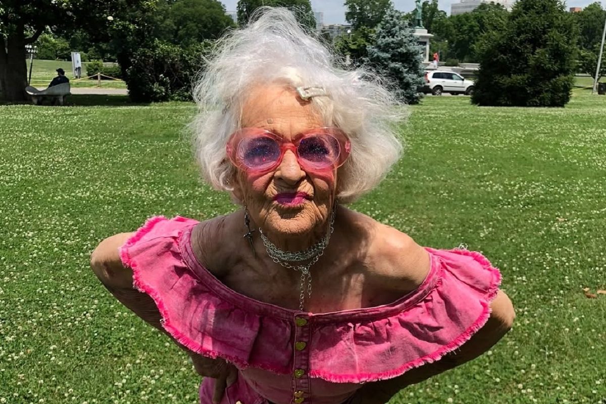 97 éves korában elhunyt az egyik legismertebb influenszer, milliók követték