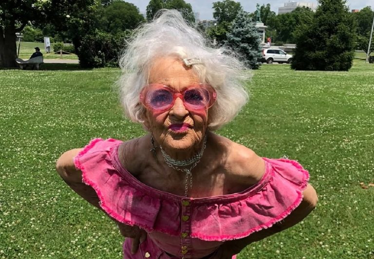 97 éves korában elhunyt az egyik legismertebb influenszer, milliók követték