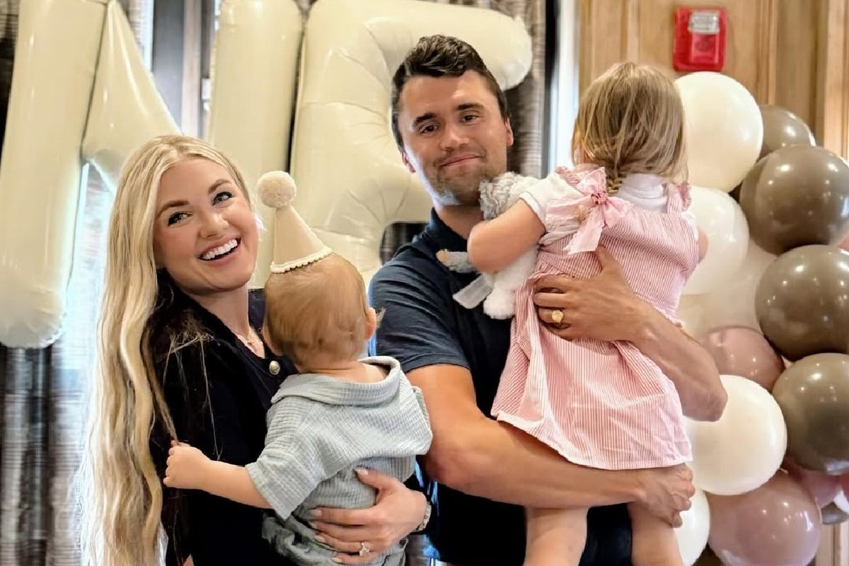 Ki is Erika Kirk? – a gyászoló anya, akit már az egész világ ismer