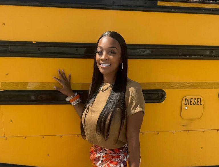 A fél internet beleszeretett az extrán csinos 26 éves tanárnőbe, mások felháborodtak rajta