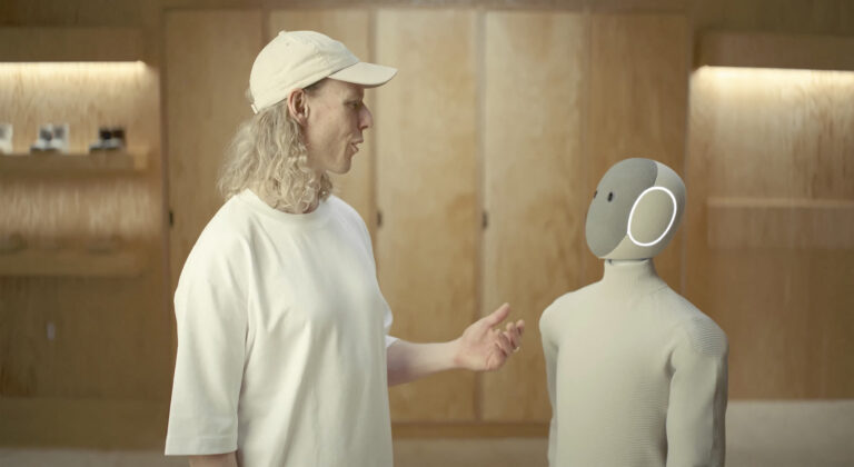 6,7 millió forintért humanoid robot segíthet a házimunkában (videó)