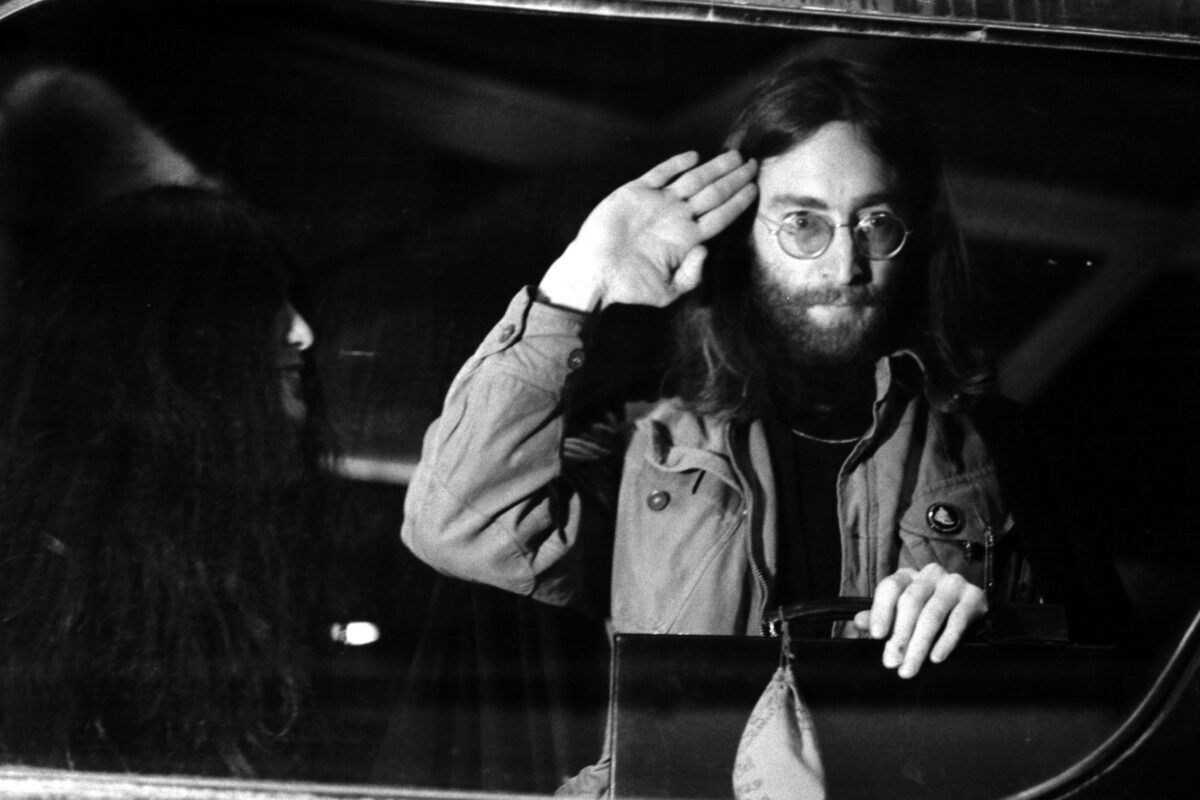 Megszólalt John Lennon gyilkosa, aki évtizedek óta ül börtönben