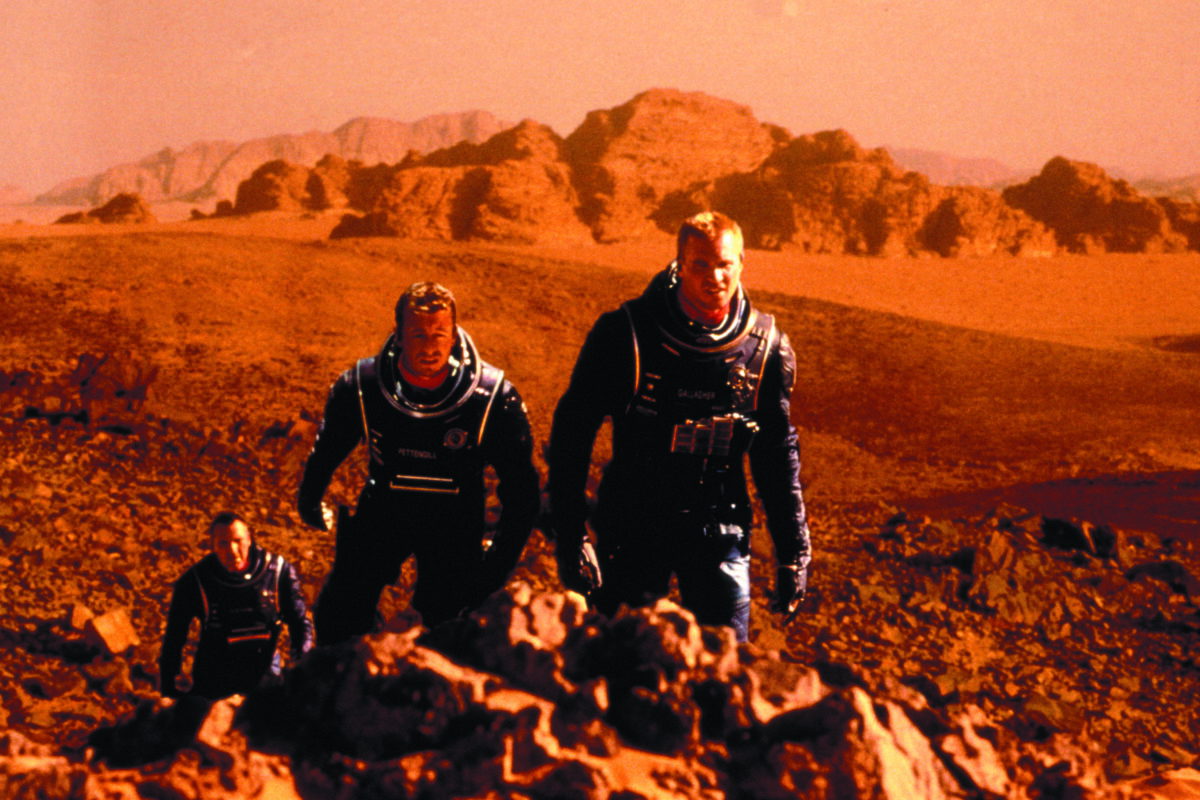 25 éve került a mozikba ez a sci-fi, de még mindig izgalmas