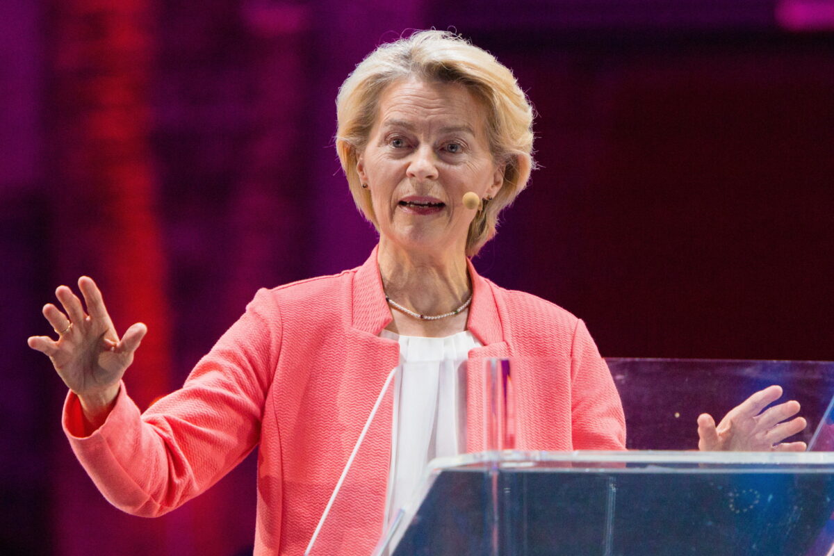 Már nagyon forró a talaj Ursula von der Leyen talpa alatt Brüsszelben