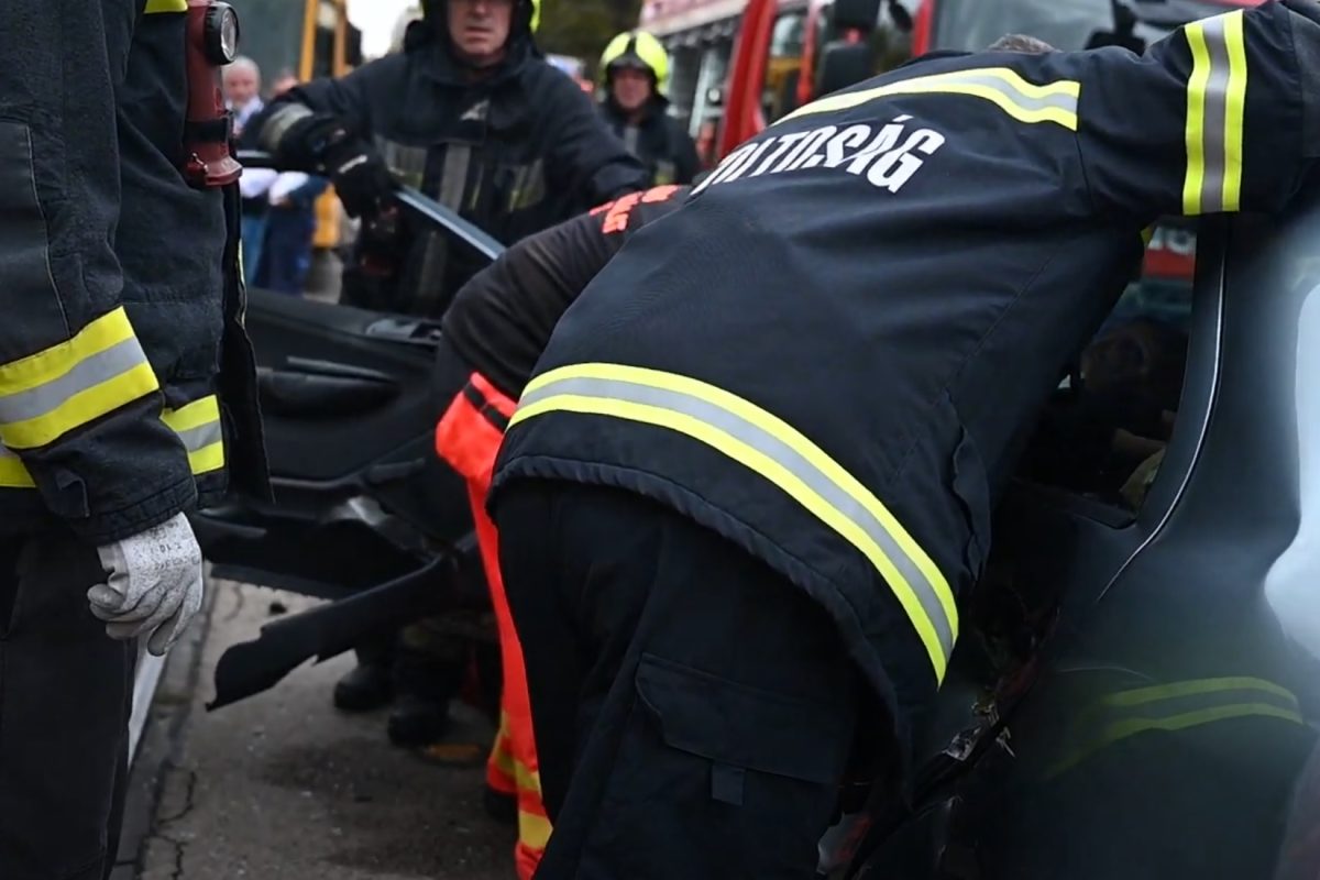 Helyszíni felvételek érkeztek a rendkívül súlyos budapesti villamosbalesetről