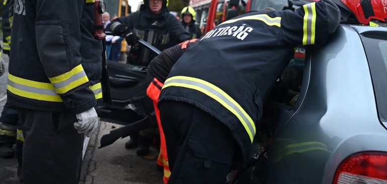 Helyszíni felvételek érkeztek a rendkívül súlyos budapesti villamosbalesetről