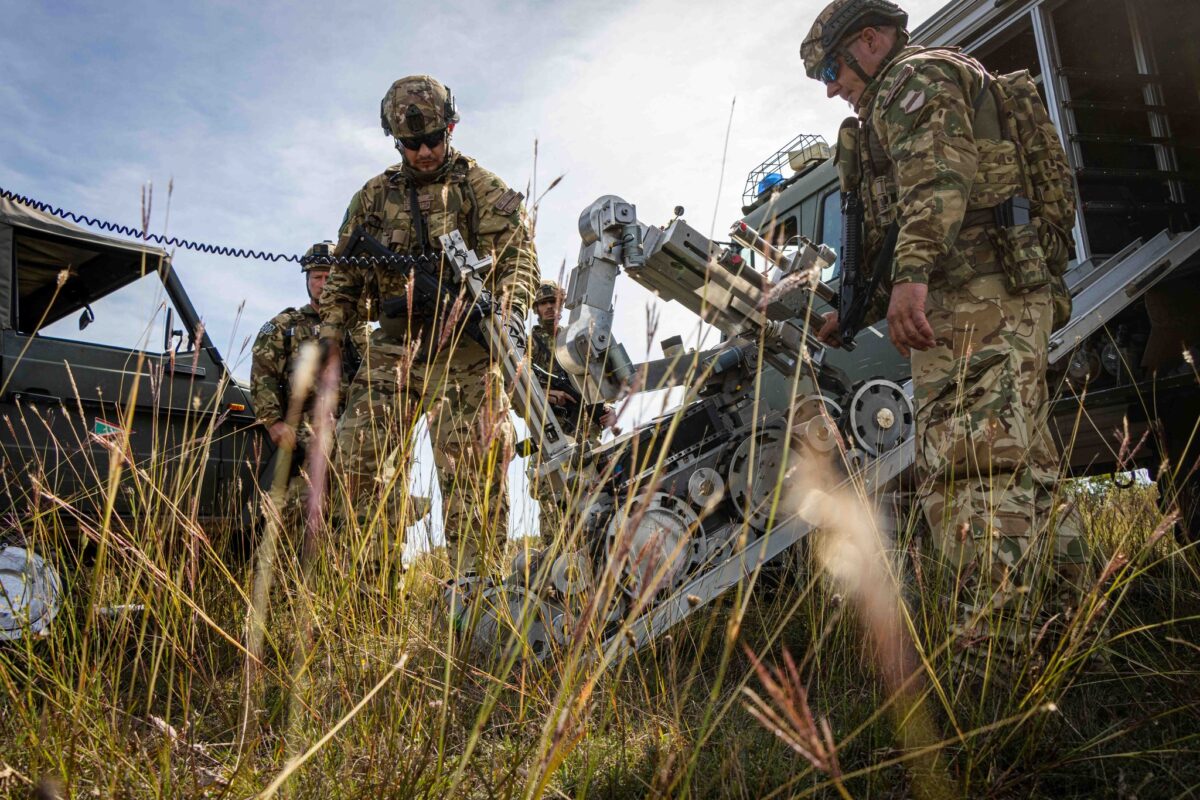 Riasztást kaptak a magyar tűzszerészek, rögtön megindultak a helyszínre a feltételezett robbanóeszköz miatt