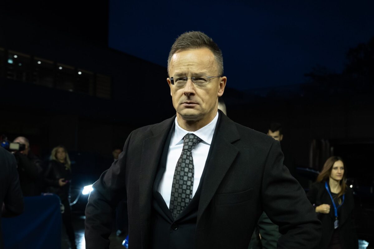 Megállították a Fradi-szurkolók vonatát – magyar rendőri kísérettel indulhatnak tovább