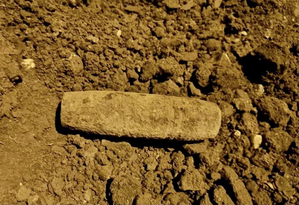 Riasztást kaptak a tűzszerészek – Szovjet repeszgránát került elő Miskolcon egy lakótelepen